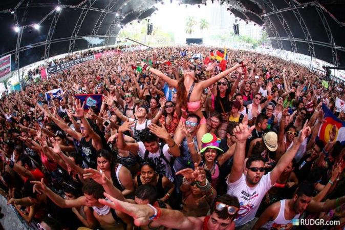 Derroche de fantasía, música y extravagancia en el Ultra Fest en Miami. Fotos tomadas el 23 y 24 de Marzo de 2013