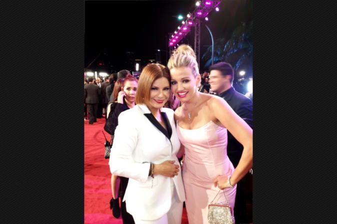 Aunque no quiso revelar cómo será el nuevo disco, adelantó que "habrá estrellas invitadas", es decir cantará a dúo. En la foto: Fanny Lú y Olga Tañón.