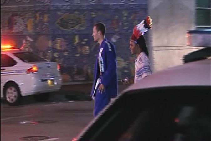 Reyes dijo que la policía está tratando de determinar por qué se inició la lucha.
