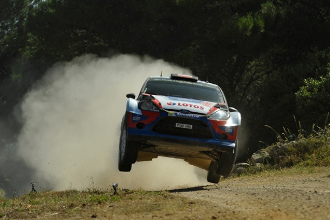 ALGHERO, ITALY Robert Kubica de Polonia y Maciej Szczepaniak en su RK M-Sport WRT Ford Fiesta RS WRC durnte el día tres de la WRC de Italia.