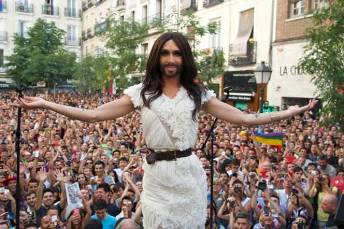 Iniciamos el resumen de esta semana con esta foto de Conchita Wurst en el desfile gay en Chueca en Madrid, España.