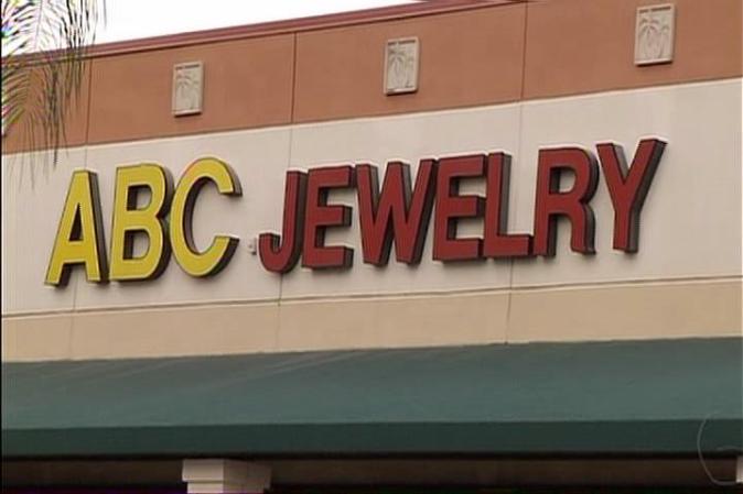 La joyería ABC está ubicada en el 3580 West de la Avenida 18 en Hialeah.