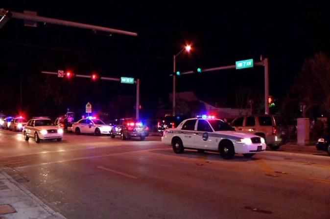 Los tres hombres se llevaron las joyas y se fueron en un auto blanco, dijo la policía.