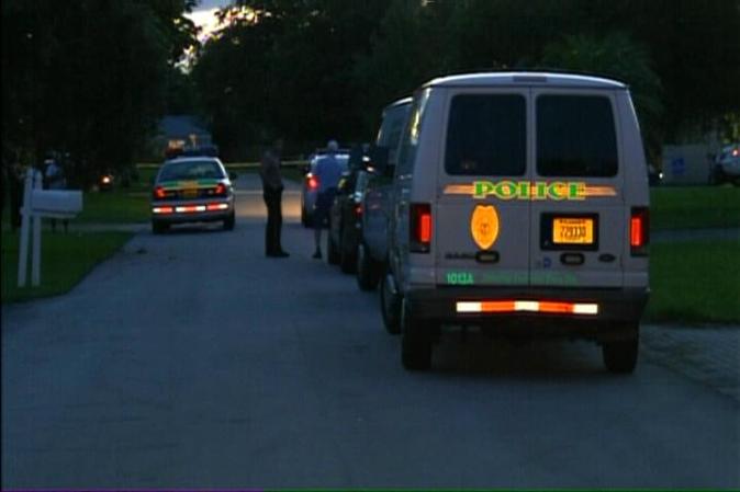 Según las autoridades, John Matthew Juan fue a su casa el domingo a las 3 a.m. para pedirle a su padre que le prestara el auto.