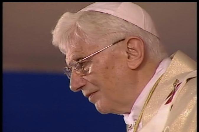 19 de Julio del 2008: Durante una visita a Australia en el Día Mundial de la Juventud, recibe a víctimas de abusos sexuales por parte de sacerdotes, y durante una misa se disculpa por su sufrimiento.