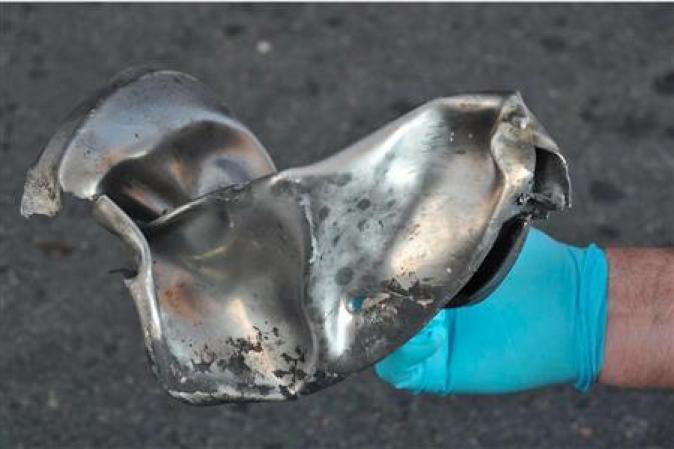 Otra imagen de la olla que posiblemente fue empleada como arma mortal en Boston.