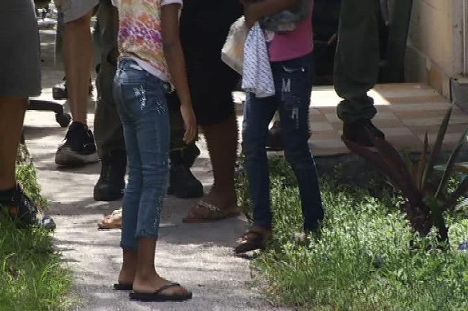 Durante el operativo los vecinos tuvieron que salir de sus casas.
