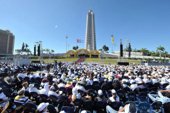 DEL 22 AL 29 DE MARZO, 2012: Así recibieron al Papa en la Plaza de la Revolución de la capital cubana, el 28 de marzo..