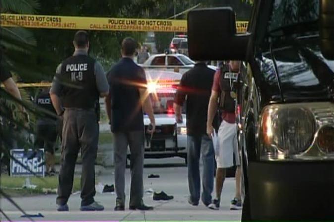 El oficial recibió varios disparos en el abdomen, y se encuentra en condición estable, declaró el portavoz del Departamento de Policía de Miami-Dade, Roy Rutland.