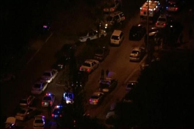 El segundo individuo fue detenido y la policía lo interrogó.