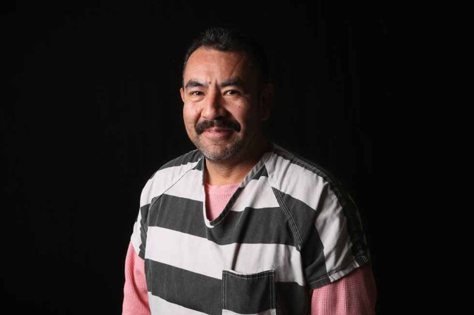 José Reyes Robledo, de 42 años es de México. Vivió en Phoenix y San Diego previamente como inmigrante indocumentado por 20 años. Está casado y tiene tres hijos nacidos en los Estados Unidos. Fue arrestado y acusado en el condado de Maricopa, en julio de 2012 por robo a mano armada con un arma mortal.
