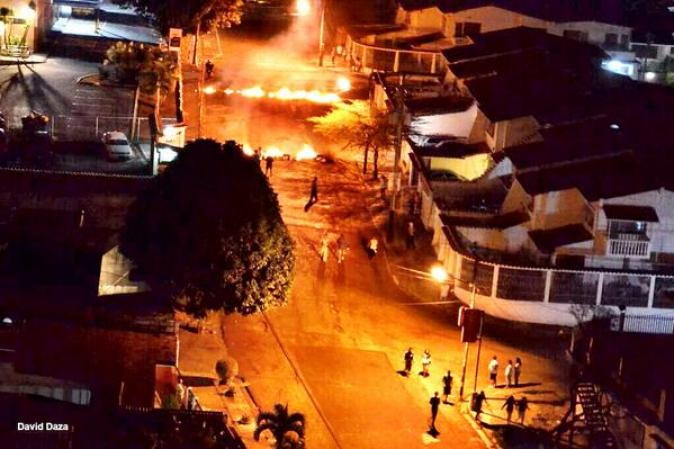Manifestaciiones en Caracas este martes en la noche.