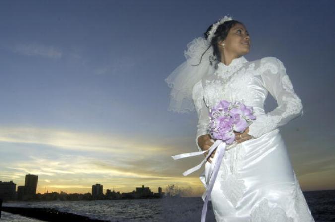Una bella joven novia.