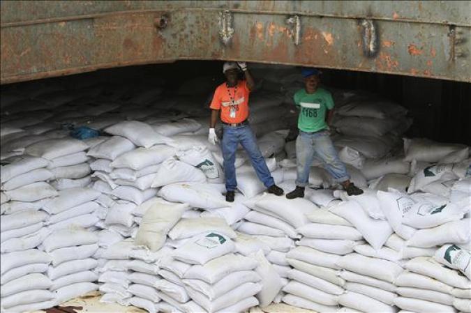 19 DE JULIO, 2013- Las autoridades de Panamá hallaron otros cinco contenedores en el barco norcoreano en el que ya habían descubierto dos con "material bélico" no declarado procedente de Cuba, informó hoy a Efe un alto funcionario de Seguridad.<br />"Tenemos avistados cinco" contenedores, que se encuentran en la misma bodega del mercante "Chong Chon Gang" en la que el lunes pasado se encontraron los primeros dos, declaró el director del Servicio Nacional Aeronaval (Senan) de Panamá, el comandante Belsio González.