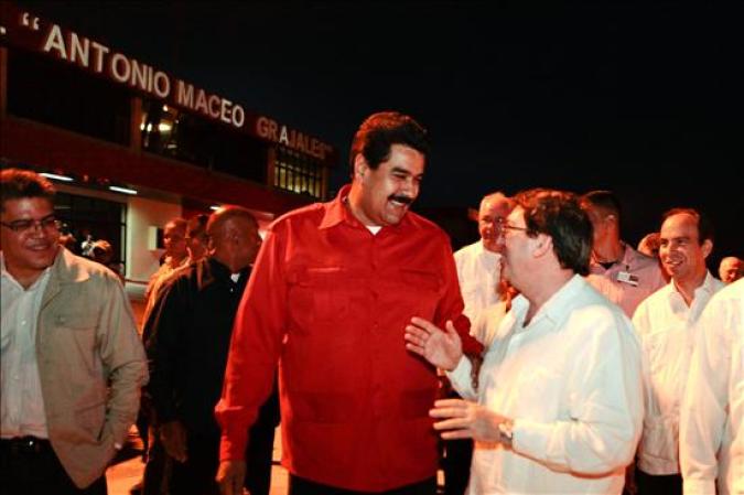 25 DE JULIO, 2013: El presidente de Venezuela, Nicolás Maduro, llegó hoy a la ciudad oriental de Santiago de Cuba para unirse a otros gobernantes de la región que participarán en el acto central por el aniversario 60 del asalto al cuartel Moncada, que marca el inicio de la revolución de la isla.