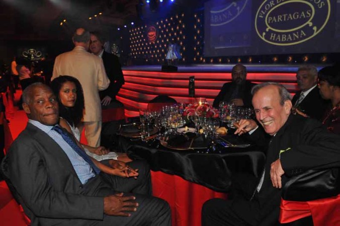 2 DE MARZO: El actor Danny Glover (I) participa en la cena de gala del XV Festival del Tabaco en La Habana.