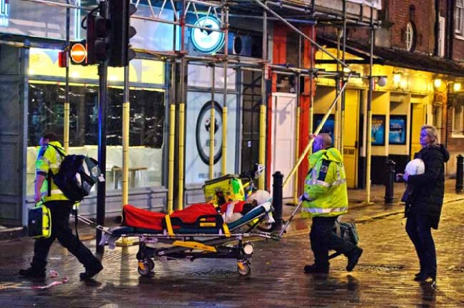 Pesadilla en Londres por el derrumbe del techo de un teatro.