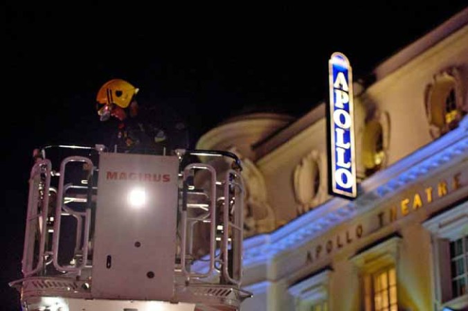 Pesadilla en Londres por el derrumbe del techo de un teatro.