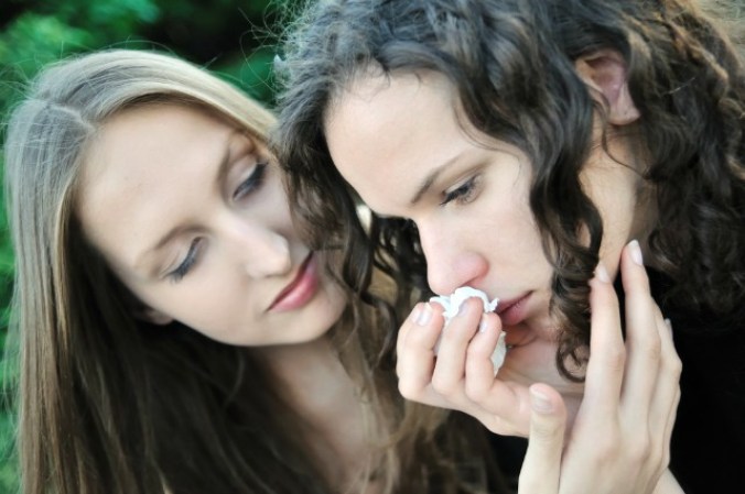 Si estás en estado “depre” pide apoyo a la mejor de tus amigas o a algún familiar que sea de tu total confianza. Pídele que te escuche y desecha todos los sentimientos negativos. Pero si sientes que no puedes hacerlo, recurre a una actividad muy efectiva: escríbete una carta… y después rómpela. Verás cómo descansas y cuánto mejora tu ánimo.