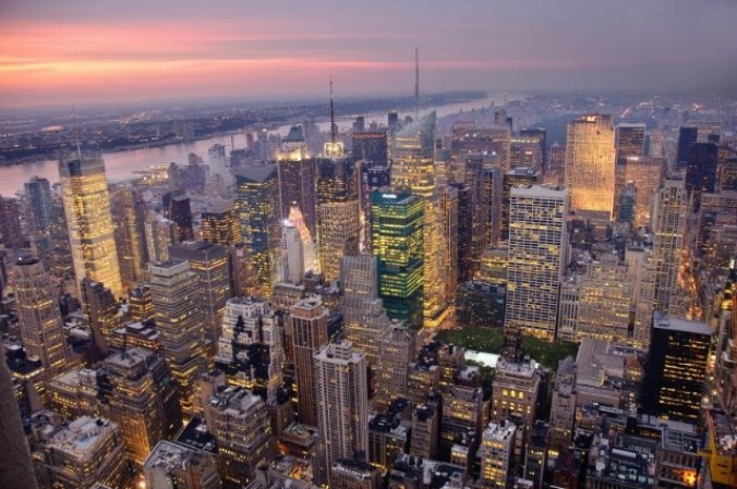 Nueva York ofrece un mundo muy competitivo, ciertamente, pero también algunas de las mejores oportunidades para ocupar altos cargos directivos y combinar la actividad profesional con una intensa vida social.