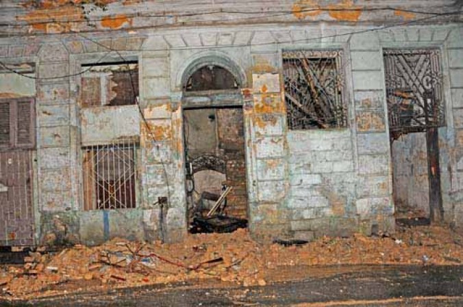 Casa situada en Campanario 619 entre las calles Salud y Reina en el municipio de Centro Habana. Ahí murieron Fidel Vega Reci y su esposa Pastora.