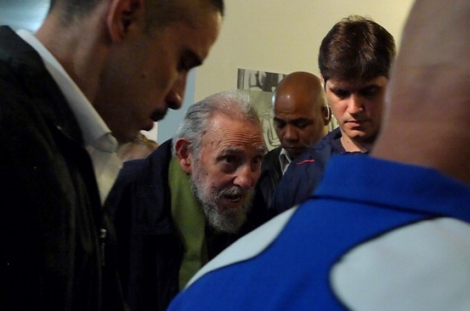 HAVANA, CUBA - JANUARY 08: Fidel Castro, Cuba's former President and revolutionary leader, makes a rare public appearance to attend the inauguration of an art gallery on January 8, 2014 in Havana, Cuba. Castro, who ceded power to his brother Raul Castro in 2008 after falling ill in 2006, has last been seen in public in February 2013 at a National Assembly meeting. The gallery Castro visited is run by Cuban artist Alexis Leyva, aka Kcho. (Photo by Alexander Creutzmann/Mambo Photo/Getty Images)