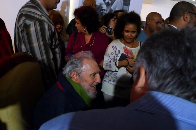 HAVANA, CUBA - JANUARY 08: Fidel Castro, Cuba's former President and revolutionary leader, makes a rare public appearance to attend the inauguration of an art gallery on January 8, 2014 in Havana, Cuba. Castro, who ceded power to his brother Raul Castro in 2008 after falling ill in 2006, has last been seen in public in February 2013 at a National Assembly meeting. The gallery Castro visited is run by Cuban artist Alexis Leyva, aka Kcho. (Photo by Alexander Creutzmann/Mambo Photo/Getty Images)