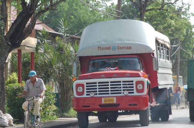 Camion de pasajes mayari Holguin.