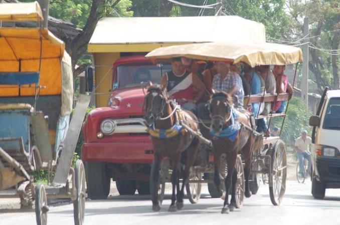 camion y coches de pasajeros mayari holguin.