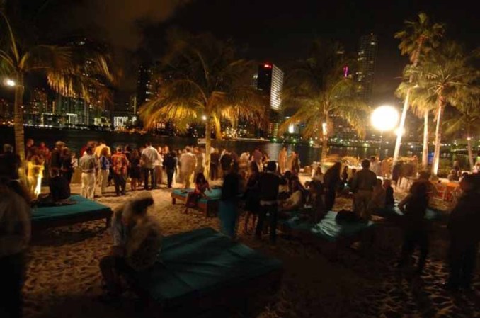El festival de comida y vino de South Beach se celebra cada año con destacados chefs, productores, celebridades del mundo culinario y público en general, para disfrutar el verdadero sabor de Miami.