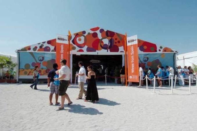 El festival de comida y vino de South Beach se celebra cada año con destacados chefs, productores, celebridades del mundo culinario y público en general, para disfrutar el verdadero sabor de Miami.