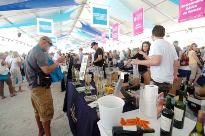 El festival de comida y vino de South Beach se celebra cada año con destacados chefs, productores, celebridades del mundo culinario y público en general, para disfrutar el verdadero sabor de Miami.