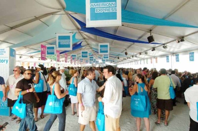 El festival de comida y vino de South Beach se celebra cada año con destacados chefs, productores, celebridades del mundo culinario y público en general, para disfrutar el verdadero sabor de Miami.