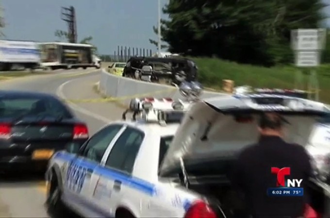 Esto provocó que la camioneta en que viajaba la joven y otro acompañante se volcara en el Pelham Parkway de Nueva York.
