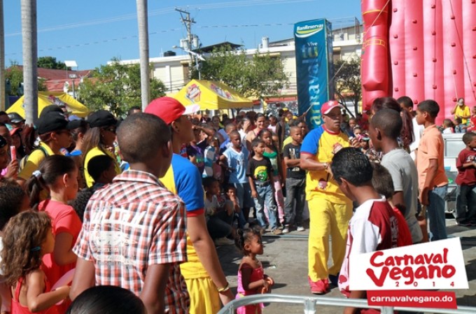 Imágenes del Carnaval Vegano 2014 desde la Vega, República Dominicana.