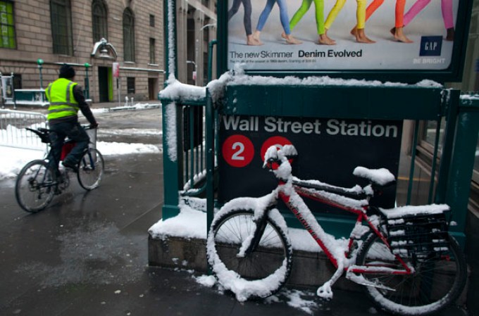 Efectos de una poderosa tormenta en el área tri-estatal de Nueva York, que dejó a su paso más de un pie de nieve.