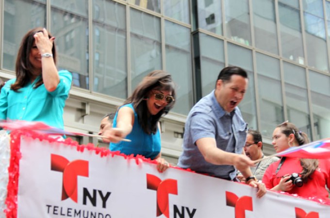 Miles de boricuas acapararon las calles de la Quinta Avenida de Nueva York, donde celebraron unidos y por todo lo alto el orgullo puertorriqueño.