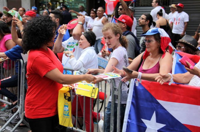 Miles de boricuas acapararon las calles de la Quinta Avenida de Nueva York, donde celebraron unidos y por todo lo alto el orgullo puertorriqueño.