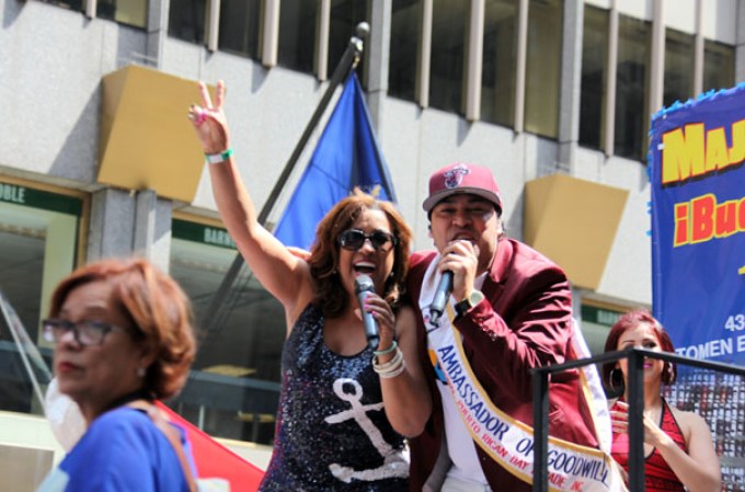 Miles de boricuas acapararon las calles de la Quinta Avenida de Nueva York, donde celebraron unidos y por todo lo alto el orgullo puertorriqueño.