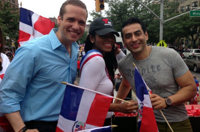 Miles de dominicanos se congregaron para celebrar por todo lo alto el Desfile Dominicano de El Bronx 2013 en la ciudad de Nueva York.