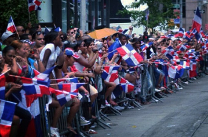 Miles de dominicanos se congregaron para celebrar por todo lo alto el Desfile Dominicano de El Bronx 2013 en la ciudad de Nueva York.