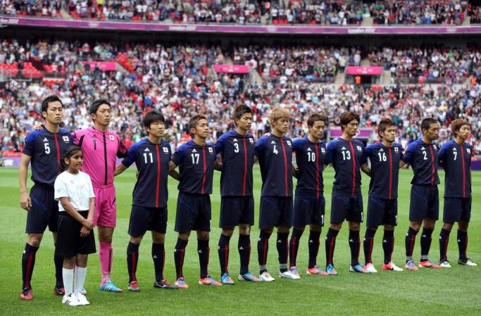 La alineación de Japón. Japón. Shuichi Gonda;Maya Yoshida, Daisuke Suzuki, Hiroki Sakai, Yuhel Tokunaga; Hiroshi Kiyotake, Keigo Higashi, Hotaru Yamaguchi, Takahiro Ohgihara; Yuki Otsu y Kensuke Nagai.