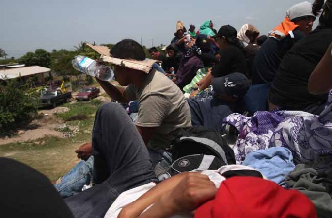 Viajeros de "la bestia" camino a la esperanza.