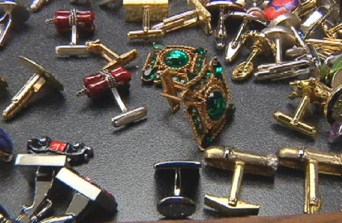 La policía busca a los propietarios de estos objetos robados en casas de Miami, Miami Beach y el condado de Collier. Se pide a quien tenga información sobre estos casos que llame al 305-279-6929 o al 305-471-2800.