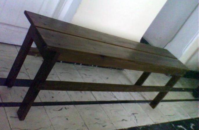SE VENDE BANCO DE MADERA, ES DE PINO, PERO NO COGE COMEJEN, PUES TIENE DADO UN PRODUCTO PARA Q NO LO COJA<br />ESTÁ NUEVO, TIENE REFUERZOS POR DEBAJO, ESTÁ FIJADO CON TORNILLOS, NADA DE CLAVOS<br />SOLO $15