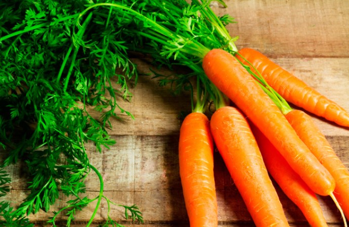 4.- Zanahoria: Ricas en vitamina E, C, potasio y betacaroteno, antioxidante que neutraliza los radicales libres.