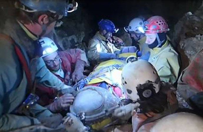 MARKTSCHELLENBERG, Alemania; rescate de Johann Westhauser atrapado a 700 metros bajo tierra.