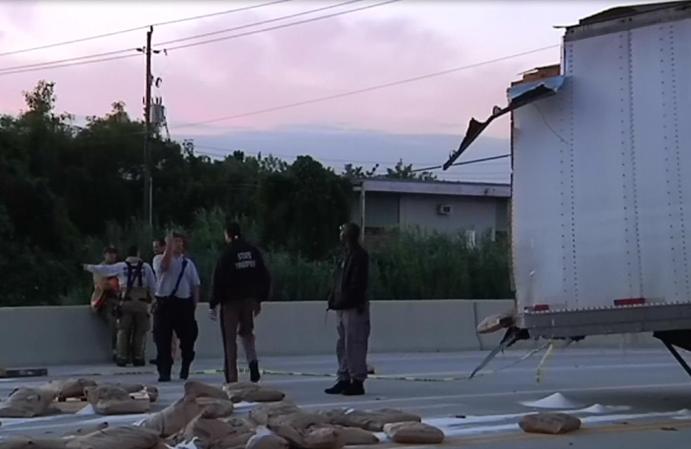 Imágenes de un accidente entre dos camiones ocurrido en Okeechobee Road.
