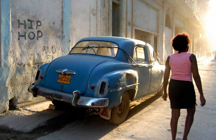 19 DE ENERO: Una caida de tarde en una calle de la Habana Vieja es siempre un espectáculo digno de admirar.
