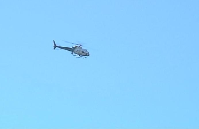 Fotos de la búsqueda de un hombre acusado de secuestro y de haber disparado contra una sargento de la policia en el sur de Miami-Dade.